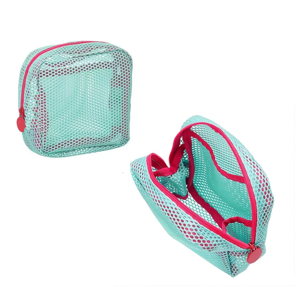 Game Ready | Mesh Carry Pouch | Lightweight Breathable Organizer with Clip